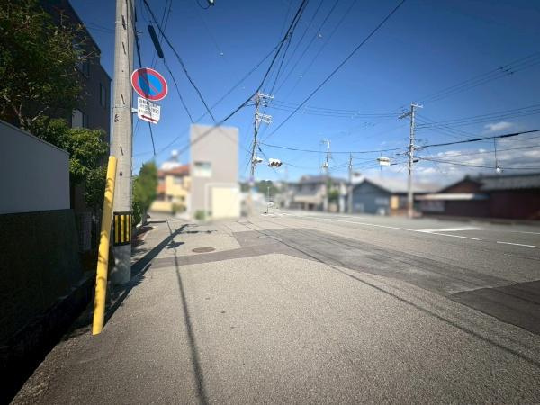 和歌山市和歌浦西2丁目　中古戸建の前面道路含む現地写真