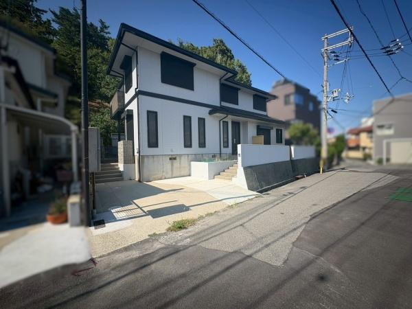 和歌山市和歌浦西2丁目　中古戸建の前面道路含む現地写真