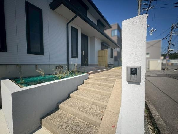 和歌山市和歌浦西2丁目　中古戸建の玄関