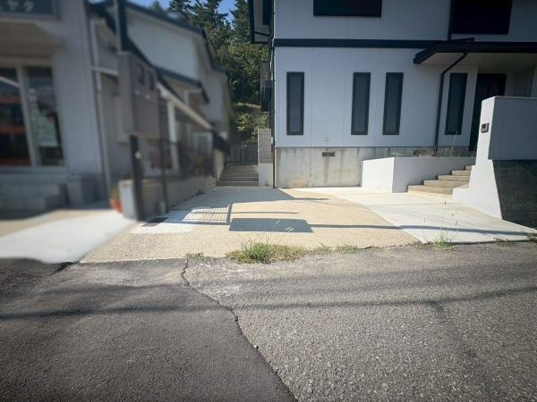 和歌山市和歌浦西2丁目　中古戸建の駐車場