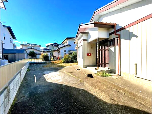 藤岡市上戸塚　中古1199の駐車場