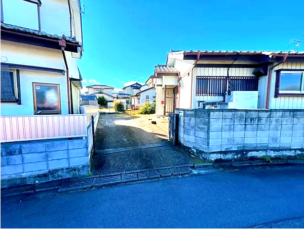 藤岡市上戸塚　中古1199の前面道路含む現地写真