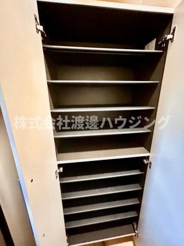 サンリット・ガーデン小曽根Nの収納|天井高シューズBOX