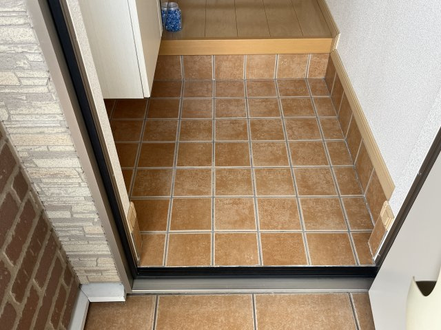 ラフレシールＨの玄関