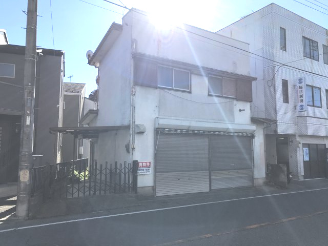 『北坂戸駅』まで15分。県道に面する住宅用地・店舗用地として検討可能な売地の外観