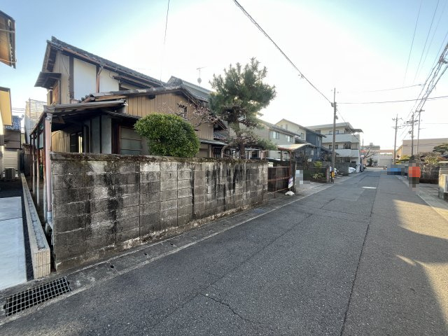 土地　菊水町1丁目の前面道路含む現地写真
