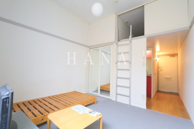 レオパレスアベイユの居間・リビング