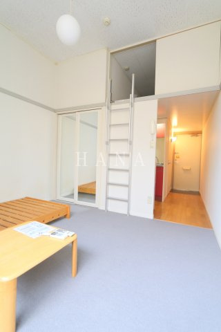 レオパレスアベイユの洋室