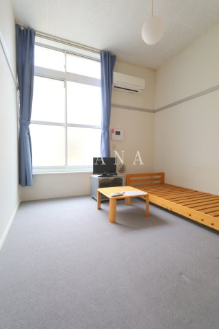 レオパレスアベイユの居間・リビング