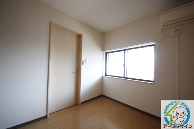 セピアコートの洋室