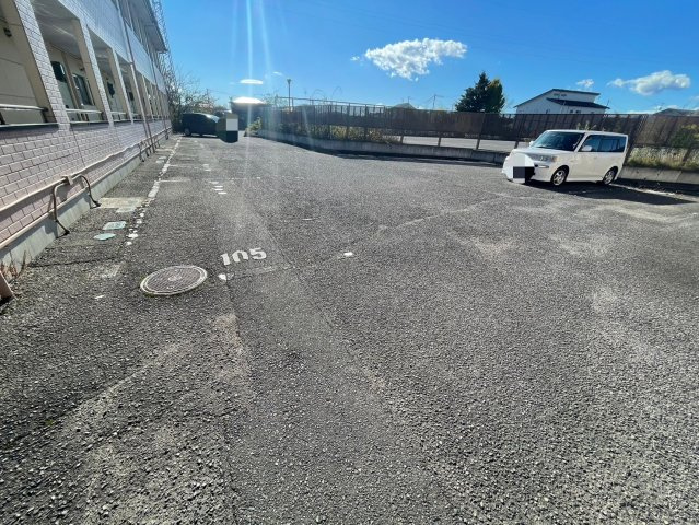 ネオラグナスNⅠの駐車場