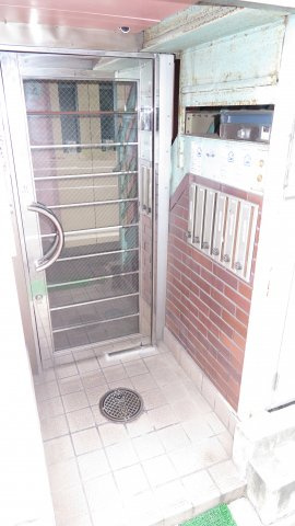 SUTEITASUNANNBAのエントランス