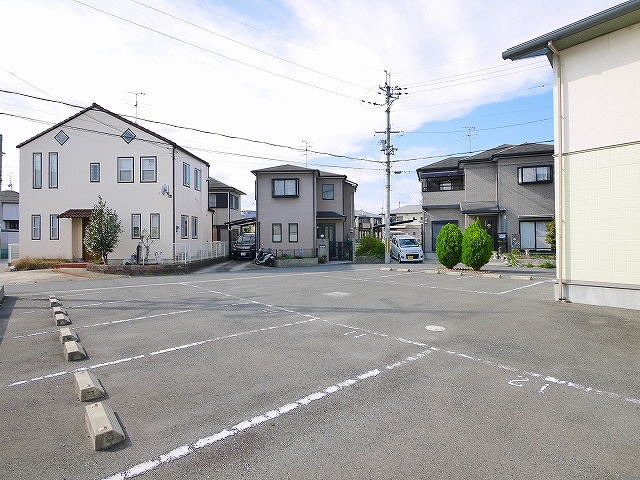 エスポワールB（中山町）の駐車場|駐車スペースもあります