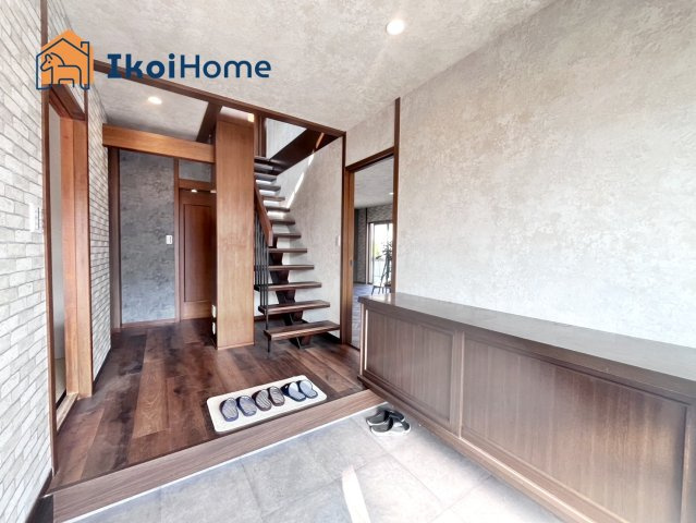 神戸市西区桜が丘中町1丁目　中古戸建のエントランス|【ホームページに現地動画掲載中】●年中無休：当日予約可●最短10分で指定場所へお迎えに向かいます！