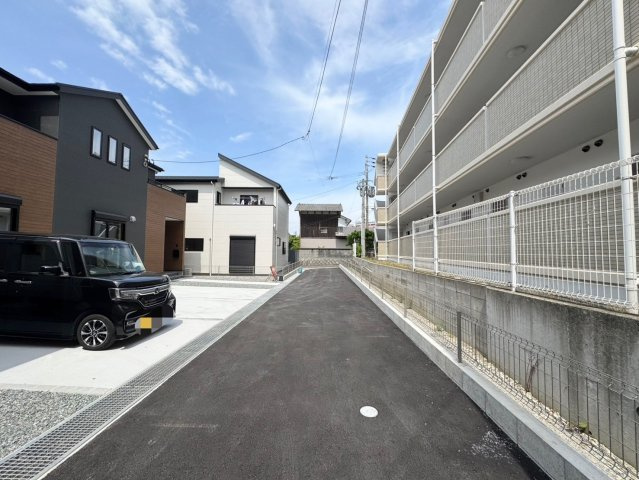 ーBloomーブルームー小倉北区井堀1丁目3期　【小倉北区　新築戸建て】の前面道路含む現地写真|周辺には買い物施設充実で便利♪