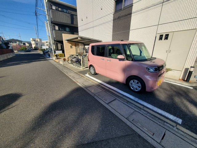 メルヴェーユ美園の駐車場
