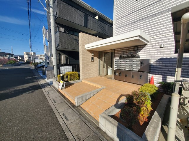 メルヴェーユ美園のエントランス