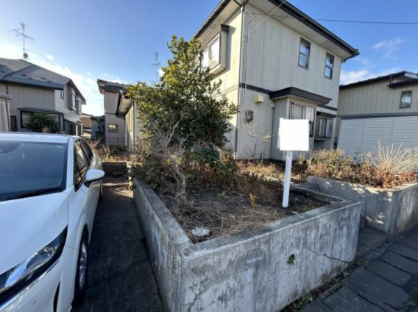 八戸市大字妙字黒ケ沢の外観|【リフォーム中】外観の写真です。屋根外壁塗装を行います。

