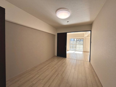 【子供部屋】 | エバーグリーン金岡壱号棟 | 洋室とリビングを繋げてさらに広く使っていただけますよ！親戚や友人が集まった時に便利ですね！