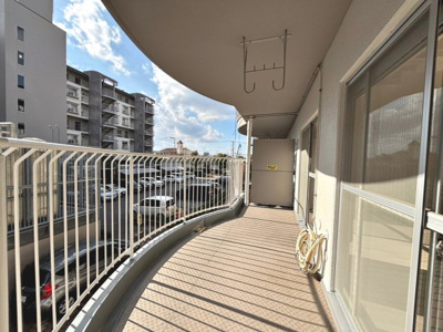 【バルコニー】 | エバーグリーン金岡壱号棟 | 【ワイドバルコニー】開放感のあるバルコニーです♪お洗濯も楽々快適に干せますよ♪南面バルコニーですので、日当たり良好で洗濯物がよく乾きますよ！