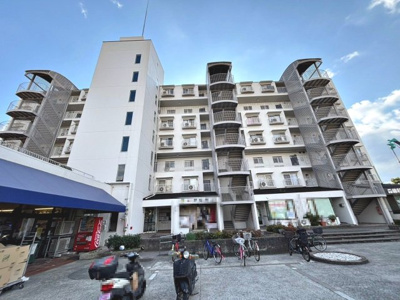 【外観】 | エバーグリーン金岡壱号棟 | Ａ-プライスまで徒歩２分♪関西スーパーまで徒歩９分♪イオンスタイルまで徒歩９分♪毎日のお買い物に便利ですね！その日の特売日などでスーパーを選べますね！