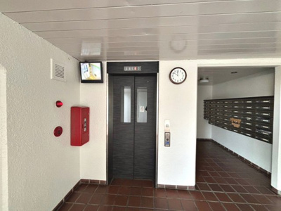 【エントランス】 | エバーグリーン金岡壱号棟 | 【エレベーター】荷物が多い日も楽々にお部屋に持っていけますね！