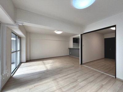 【居間・リビング】 | エバーグリーン金岡壱号棟 | 【南向き日当たり良好】たっぷりの陽光に包まれる明るい住まいです♪是非現地にてご体感ください！