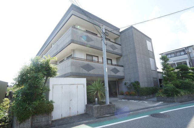 リブェール宝塚の外観