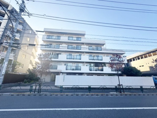 【外観】 | 小学校、公園も徒歩圏内。周辺環境も併せて現地をご覧ください。