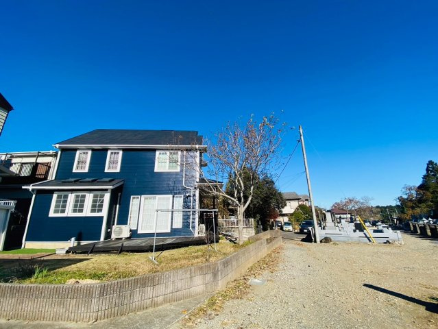 中古戸建の前面道路含む現地写真