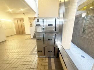 【その他共用部分】 | 宅配ボックス付きで不在時のお荷物も受け取れます。