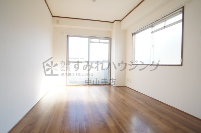 木原マンションの洋室