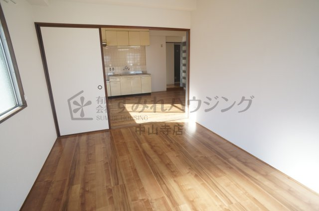 木原マンションの洋室