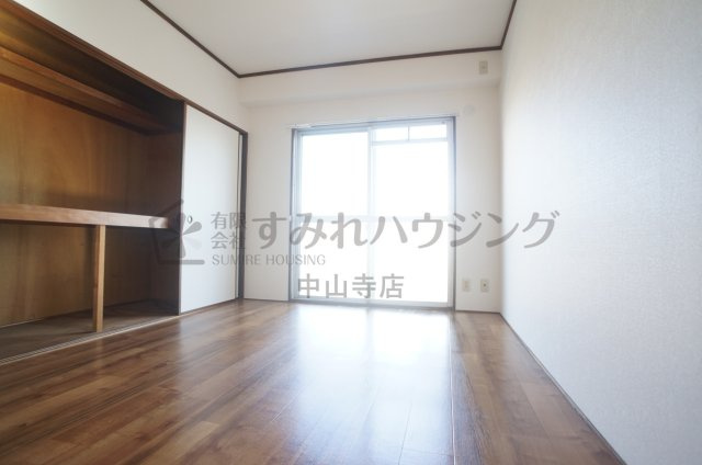 木原マンションの洋室