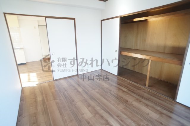 木原マンションの洋室