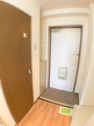 アーバニア成田の玄関