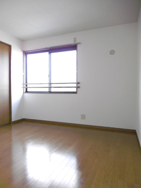 ドミールパーク江崎【10,000円キャッシュバック対象物件】の子供部屋|子供部屋としても使い勝手の良いお部屋です