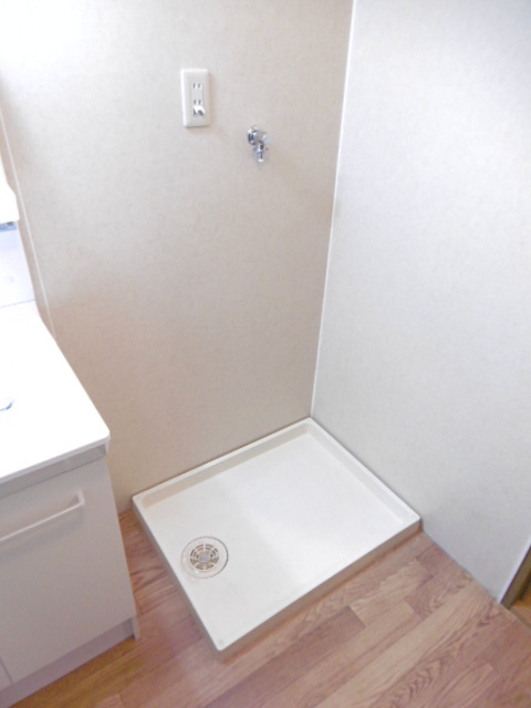 ドミールパーク江崎【10,000円キャッシュバック対象物件】の洗面所|ゆったりとスペースのある洗面所