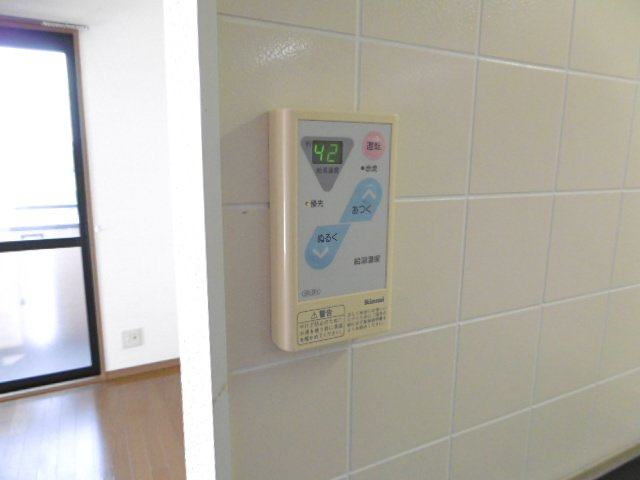 ドミールパーク江崎【10,000円キャッシュバック対象物件】の設備|給湯リモコンです