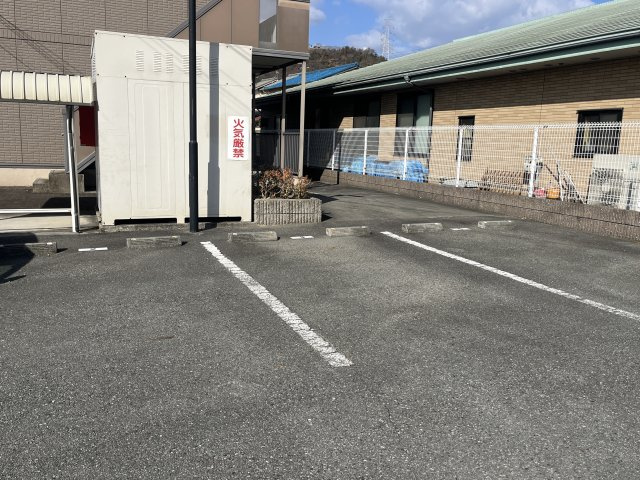 オータム・コートの駐車場