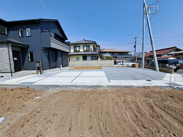 新築　桐生市広沢町１丁目　Blooming　Garden　3号棟の駐車場|現地写真　駐車スペースは並列2台分可能です！

