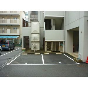 大阪市東淀川区下新庄２丁目の賃貸マンションの駐車場