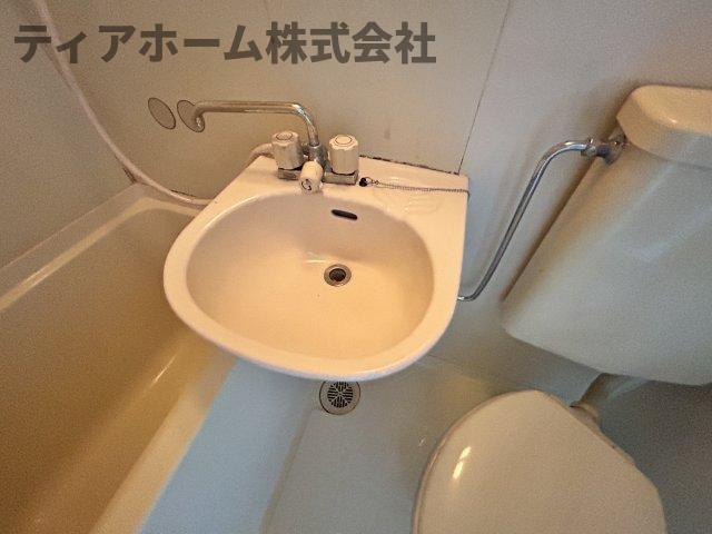 みすずコーポⅢの独立洗面台|朝の支度にも助かる、独立の洗髪洗面化粧台