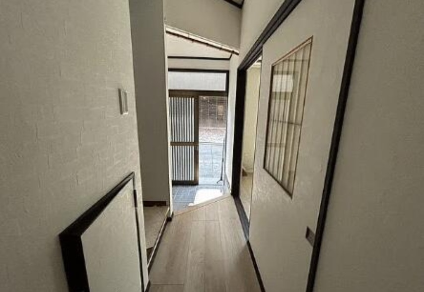 粟田口鳥居町 中古戸建の玄関
