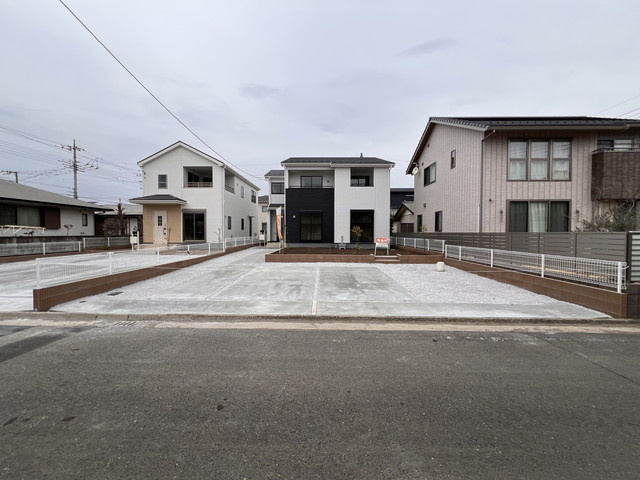 新築　前橋市緑が丘町第4　Livele Garden.S　2号棟の駐車場|現地写真　駐車スペースは並列3台分可能です！
