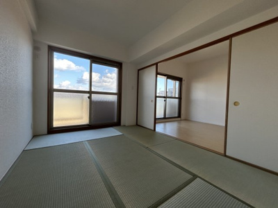 【和室】 | ワコーレオーキッドプラザ | リビングと続いており、バルコニーにも面しているので開放感がございます。