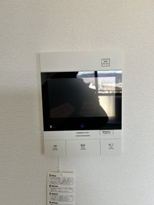 【設備】 | ワコーレオーキッドプラザ | モニター付きインターホンで訪問者がわかります。