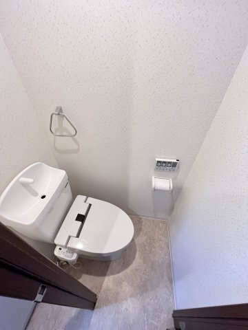 大阪市城東区関目５丁目の賃貸マンションのトイレ