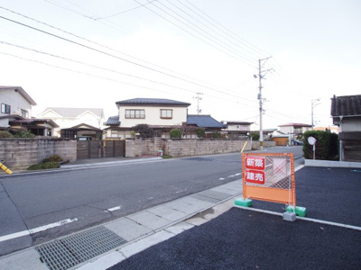 【前面道路含む現地写真】 | Cradle garden　御山第１５　１号棟
