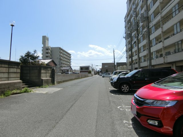 アルビヨン錦の駐車場